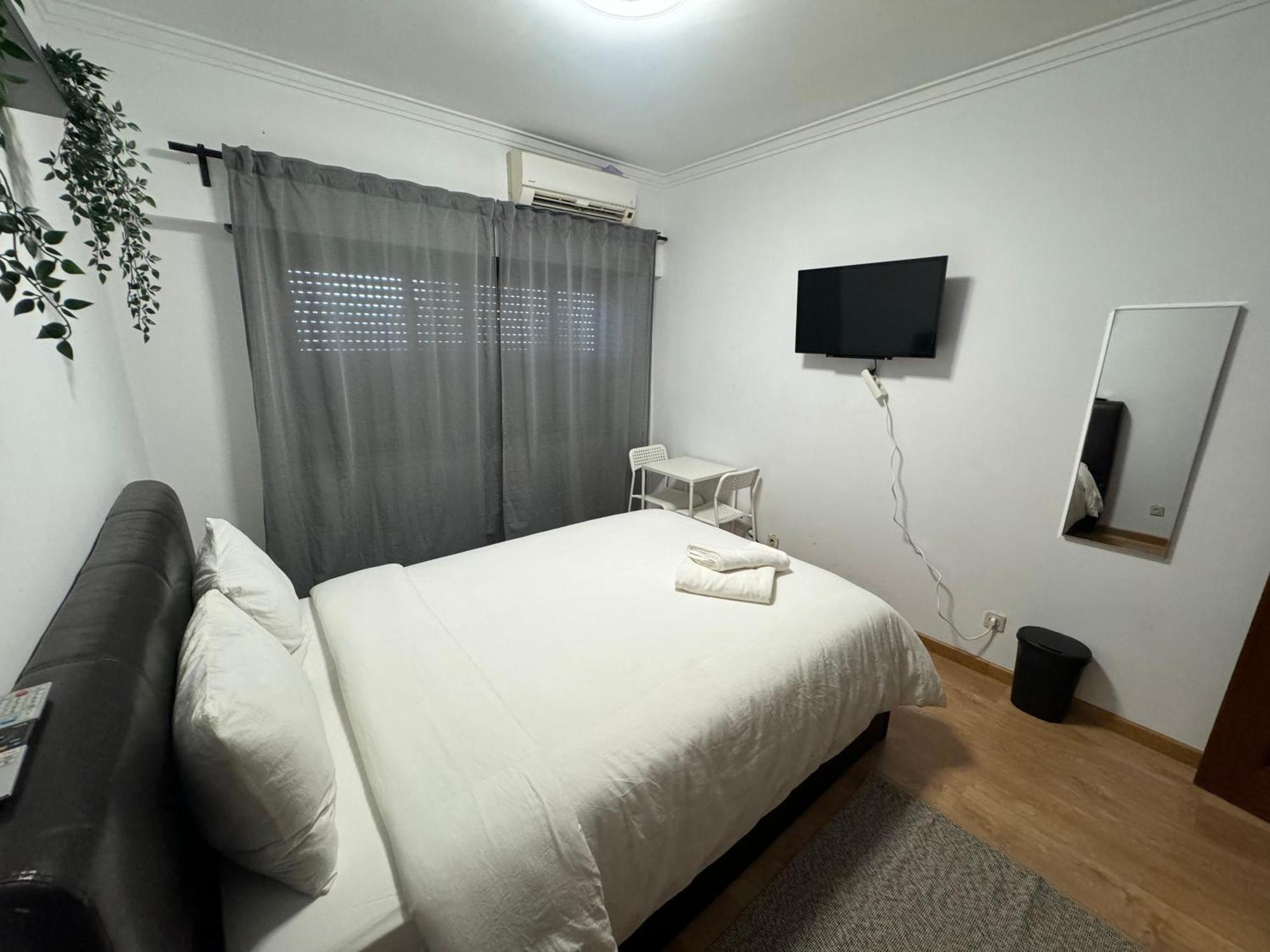 Airport And Bus Station Home Lisbon Room photo